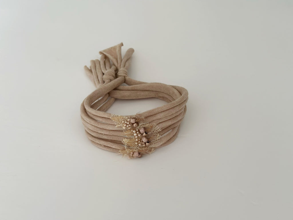 Frappe Dainty Simple Band